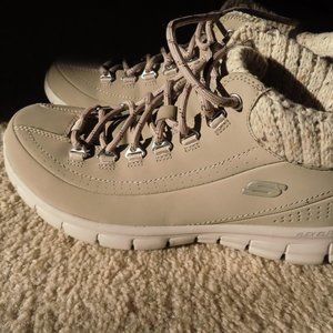 SKECHERS BOOTS SIZE 7.5 LIKE NEW!!